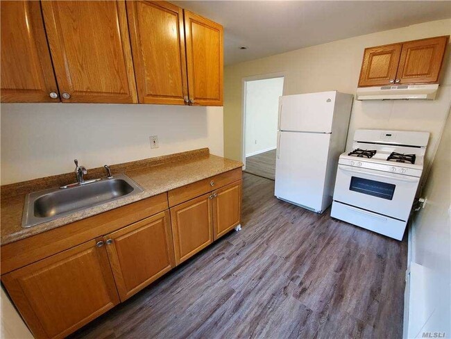 Building Photo - 99 Broadway