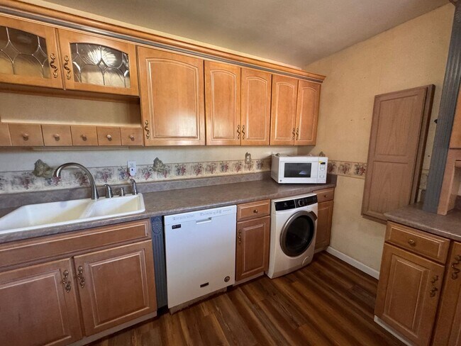 Building Photo - 3 bedroom 2 bath home in NE Albuquerque