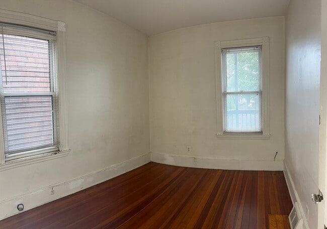 Building Photo - 427 Winthrop St