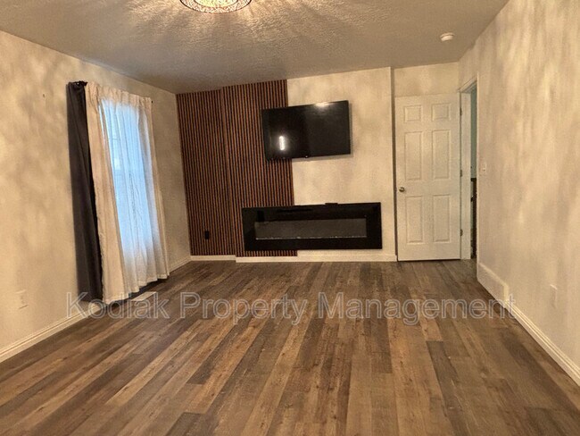 Building Photo - 5757 Coral Pine Ct S