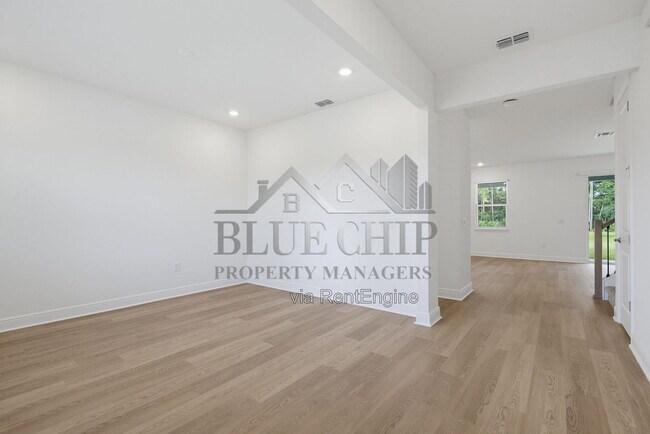 Building Photo - 1217 Pampus Dr