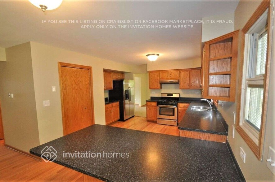 Building Photo - 2959 Rebecca Dr