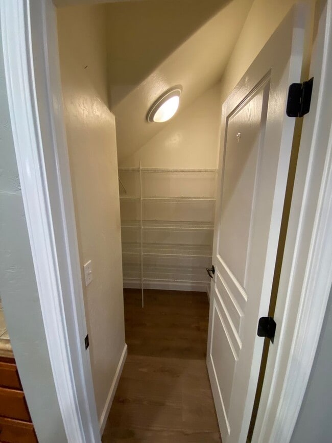 Building Photo - Big beautiful Home for rent in Visalia, Ca