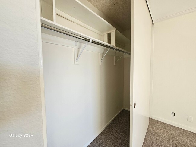 Building Photo - ADORABLE 1 BED/1 BATH CONDO