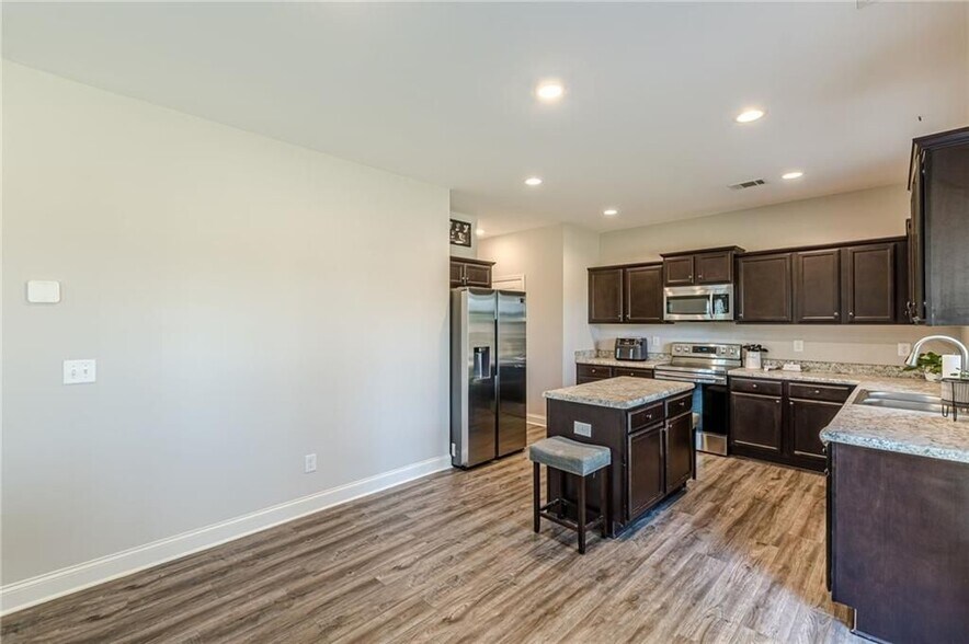 Building Photo - 123 Mulberry Dr