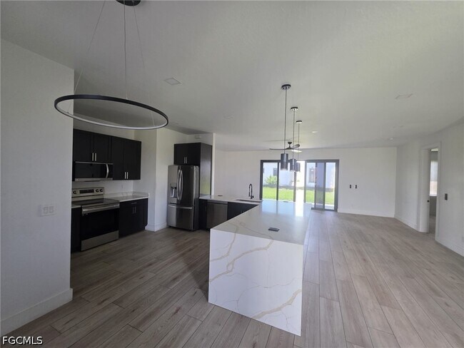 Building Photo - 1220 Chiquita Blvd N