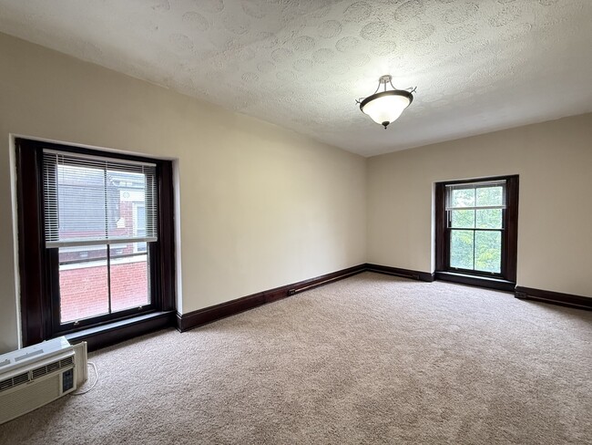 Building Photo - 2410 Ashland Ave