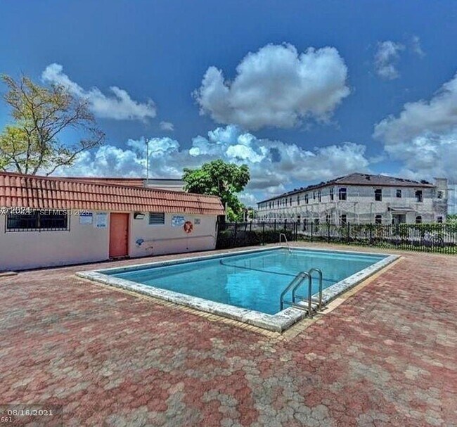 Building Photo - 851 NE 207th Terrace