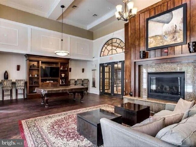 Building Photo - 2465 Army Navy Dr