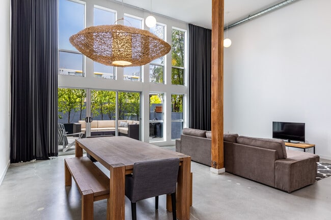 Building Photo - 4215 Glencoe Ave