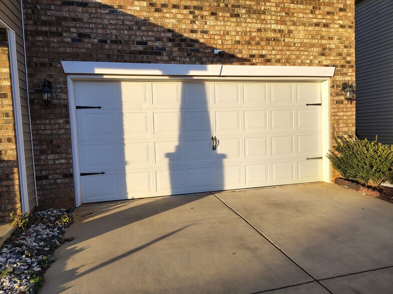 Building Photo - Room in House on Pennyroyal Wy