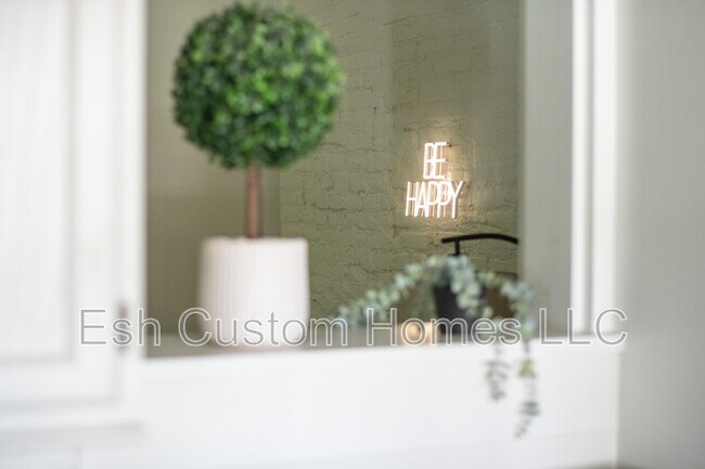 Building Photo - 419 W Orange St