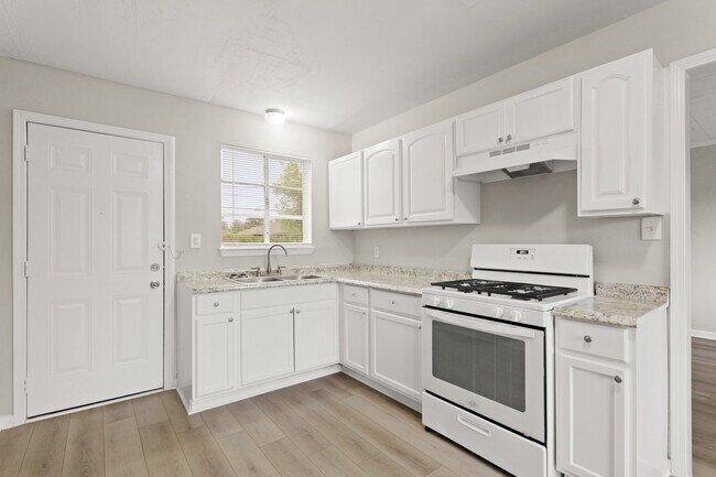 Building Photo - 9133 Woodlyn Rd