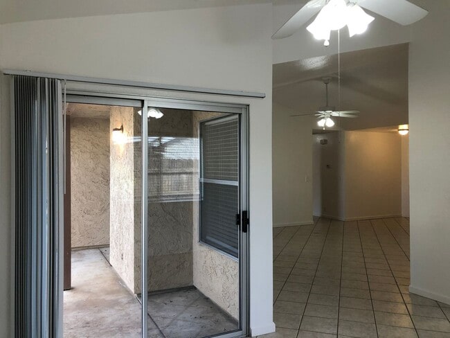 Building Photo - 3-Bed, 2-Bath Single-Family Home (Lease as...
