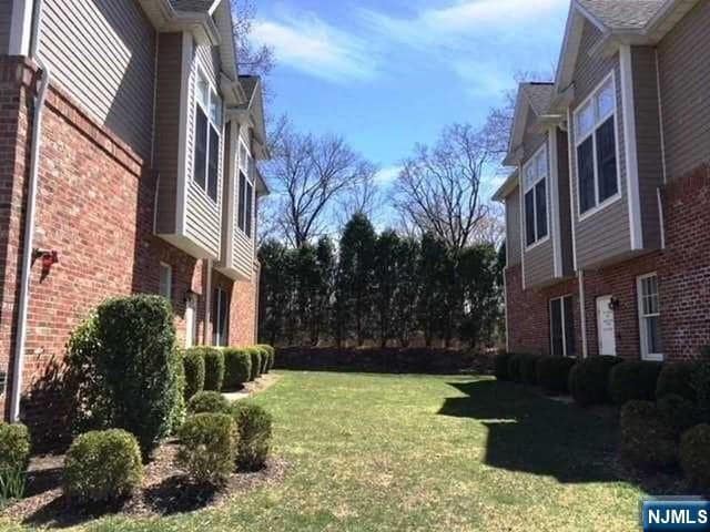 Building Photo - 14 Hemlock Lane