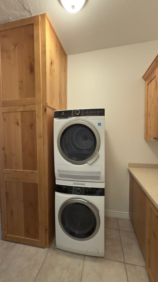 Building Photo - Luxury High Rise in Downtown Provo