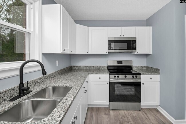 Building Photo - 3001 Truman St