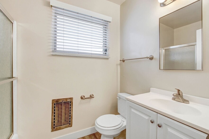 Building Photo - 937 6th St