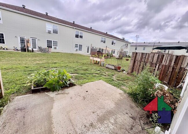 Building Photo - Room to Relax: 3BR/2.5BA Townhome in Milton