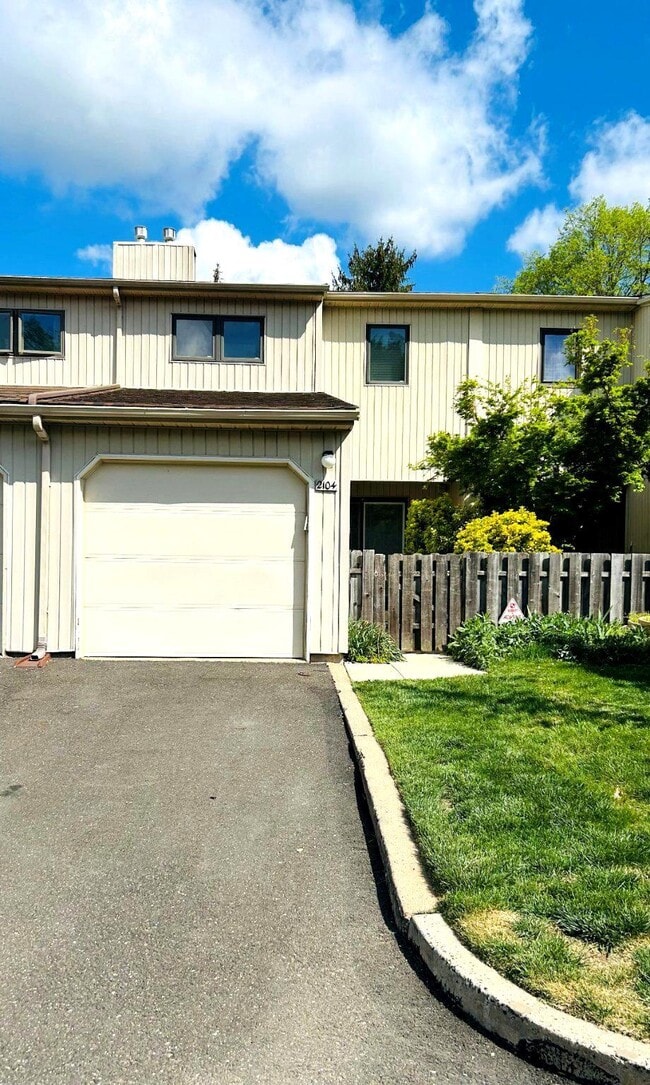 Building Photo - 2104 Seneca Run