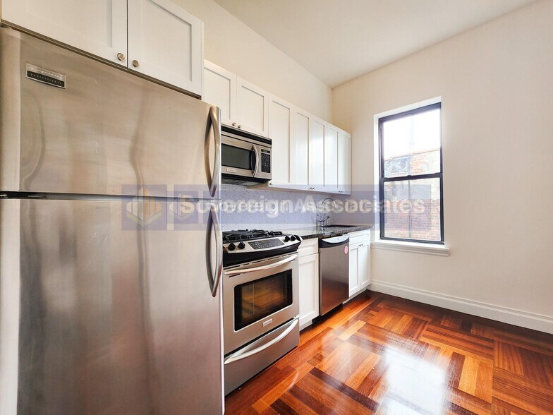 Building Photo - 605 W 137th St