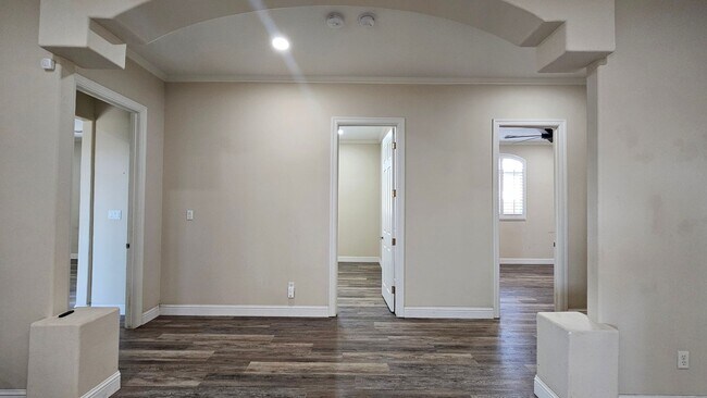 Building Photo - Luxurious Home in North Bakersfield 3 BD 3 BA