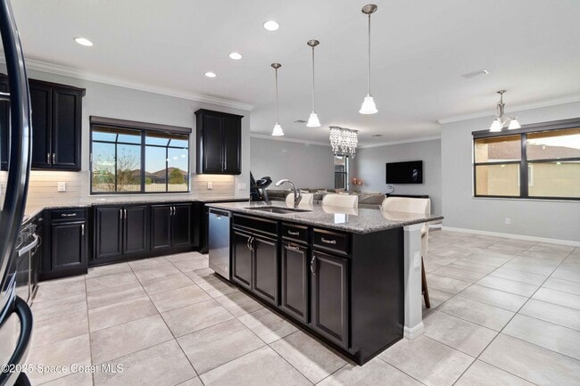 Building Photo - 7565 Millbrook Ave