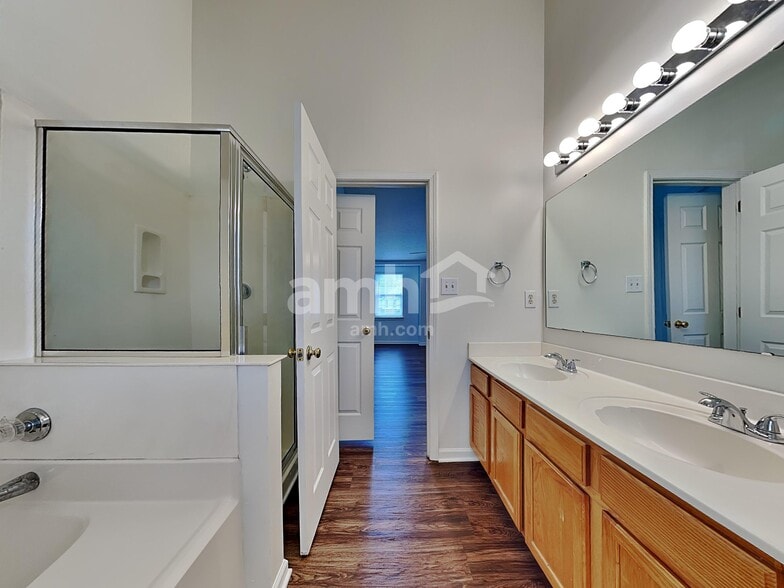 Building Photo - 214 Long Creek Pky