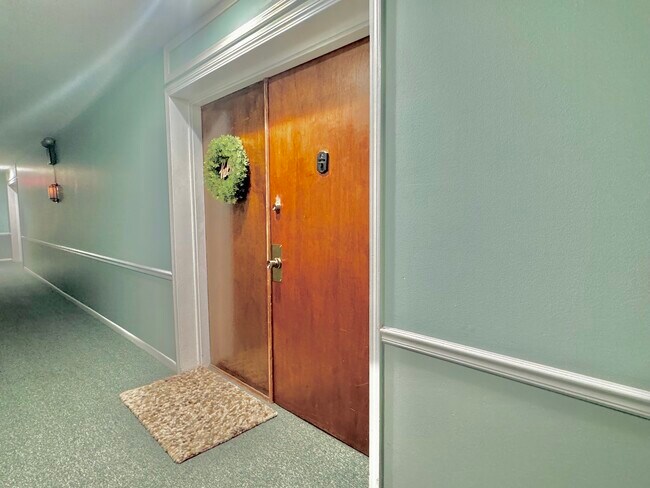 Building Photo - 5600 Hillcrest Ln