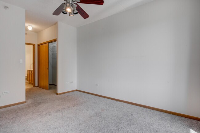 Building Photo - 515 Main St