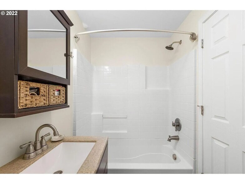 Building Photo - 405 NE 53rd Ave