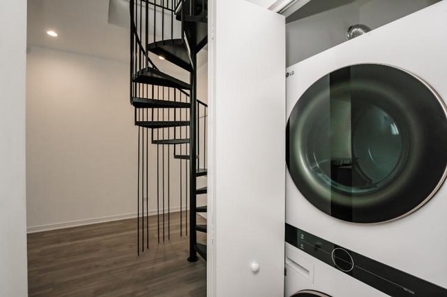 Building Photo - 939 W Madison St