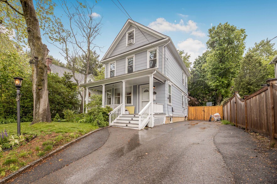 Primary Photo - 64 Columbia Ave