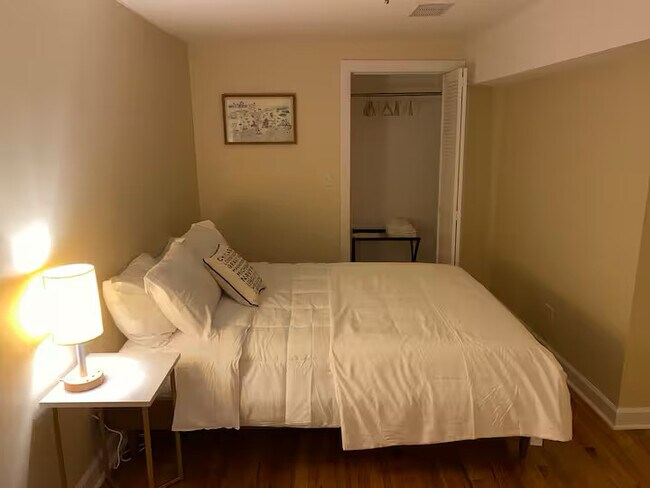 Building Photo - 3600 S Giles Ave