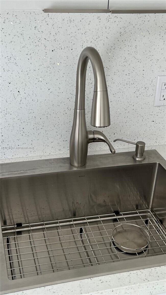 Building Photo - 2800 SW 25th St