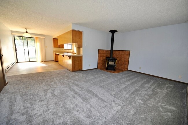 Building Photo - 3 bed 2 bath rancher duplex close to Hayden Lake