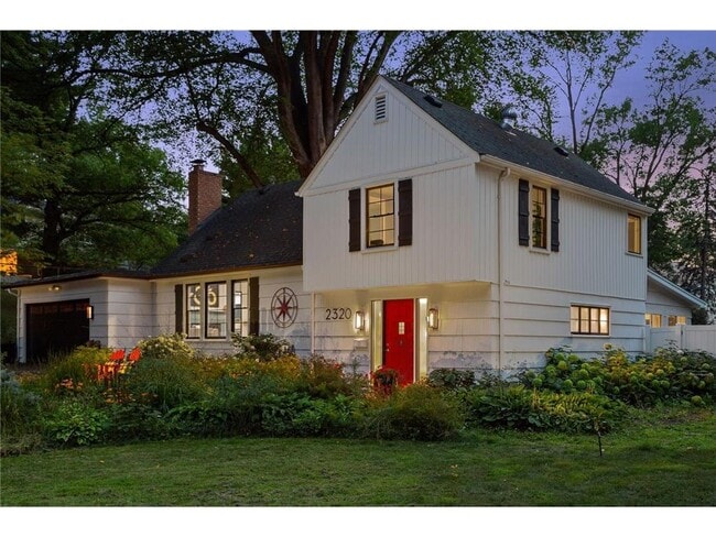 Building Photo - 2320 Parklands Rd