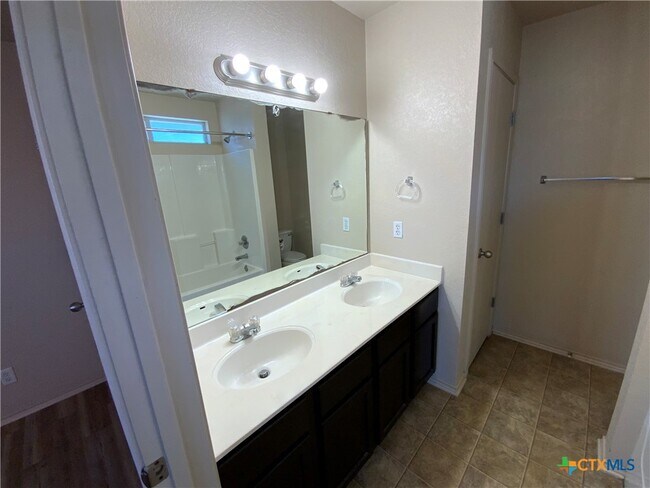 Building Photo - 2212 Bellmont