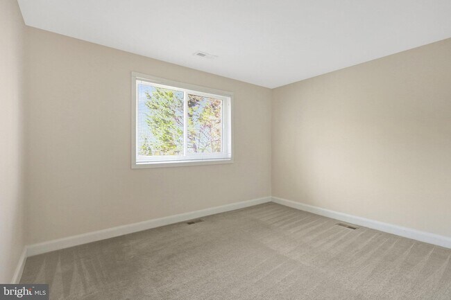 Building Photo - 2031 Hillside Dr
