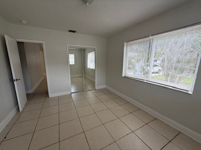 Building Photo - 13300 NE 10th Ave