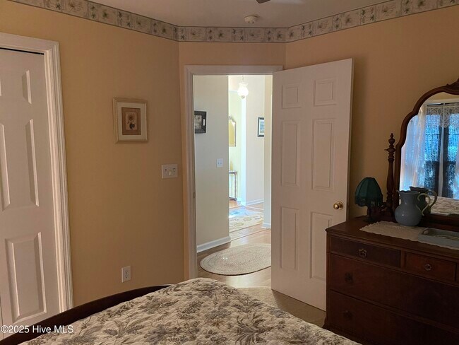 Building Photo - 872 Sandpiper Bay Dr SW