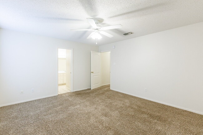 Building Photo - Super Cute Duplex in South Lubbock