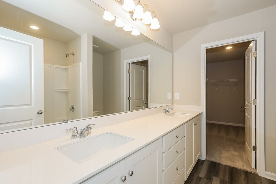 Building Photo - 637 Knightsbridge Ln