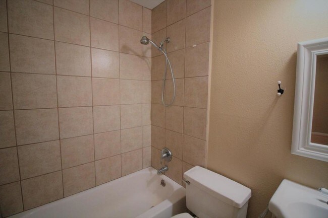 Building Photo - 5830 Effingham Dr