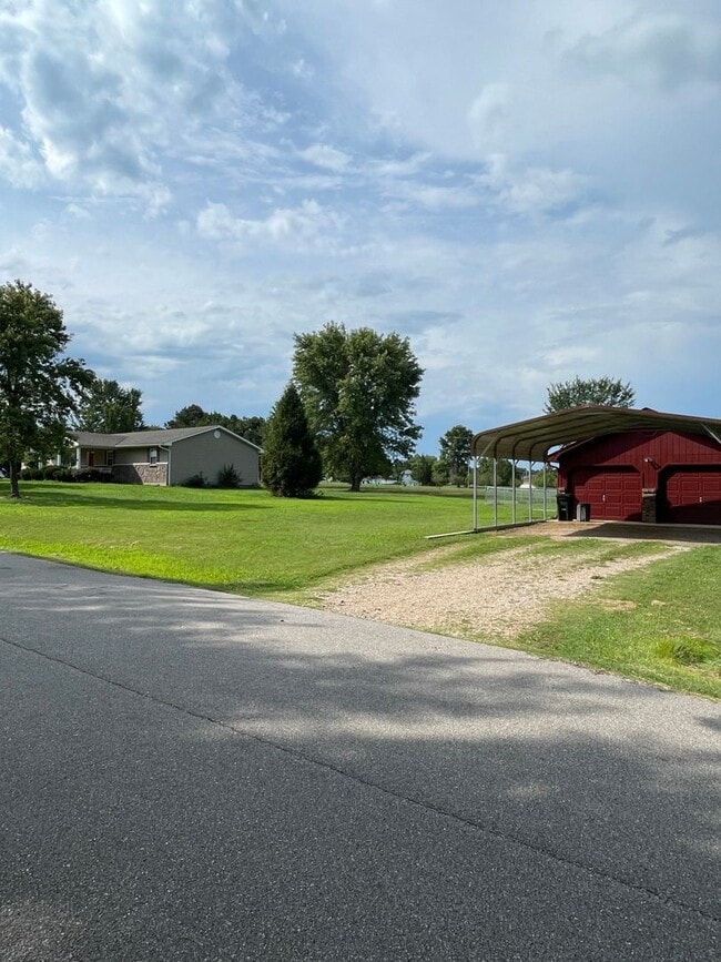 Building Photo - Available 7/25! If you are looking for a l...