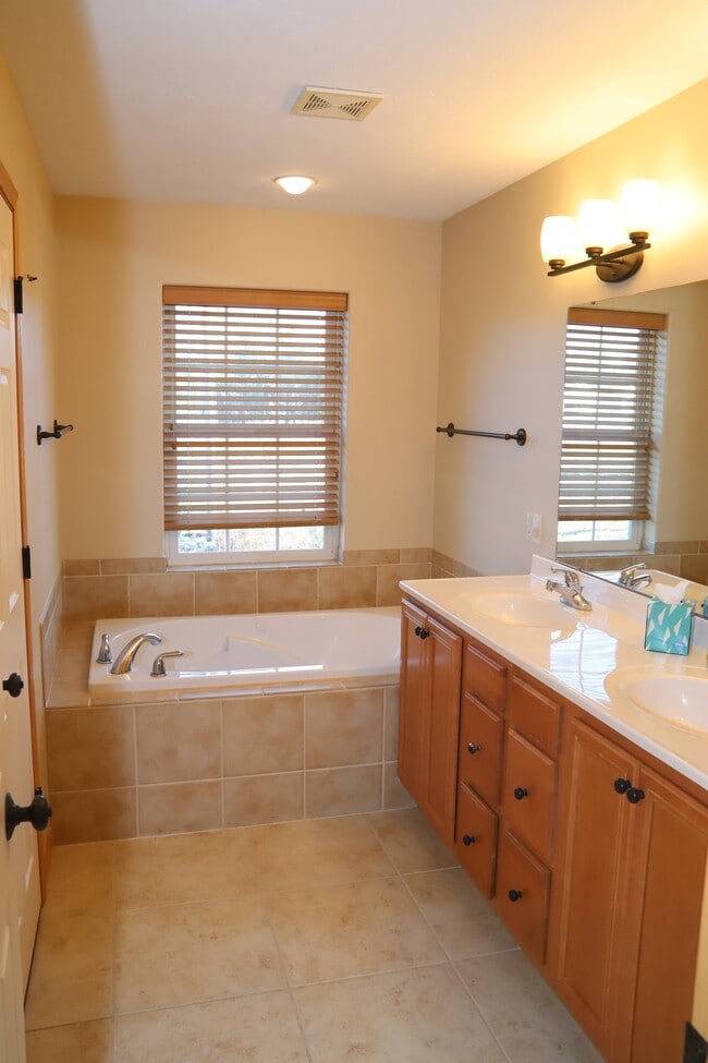 Building Photo - 1160 Winchester Ln