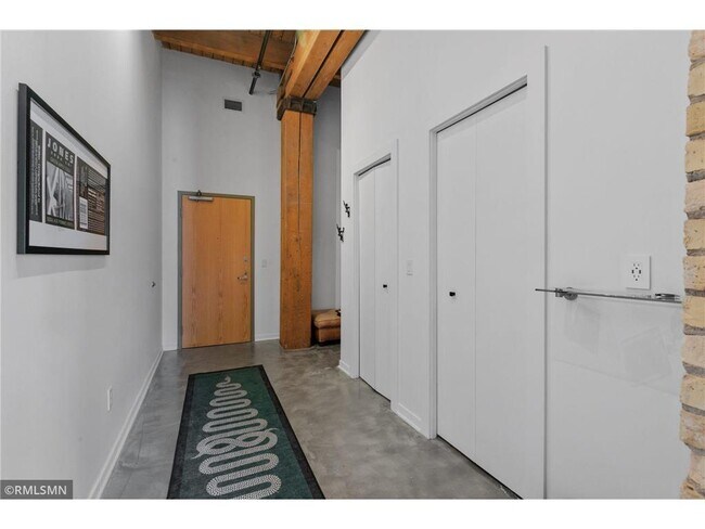 Building Photo - 404 N Washington Ave