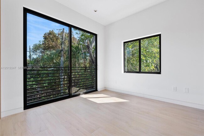 Building Photo - 4715 N Miami Ave