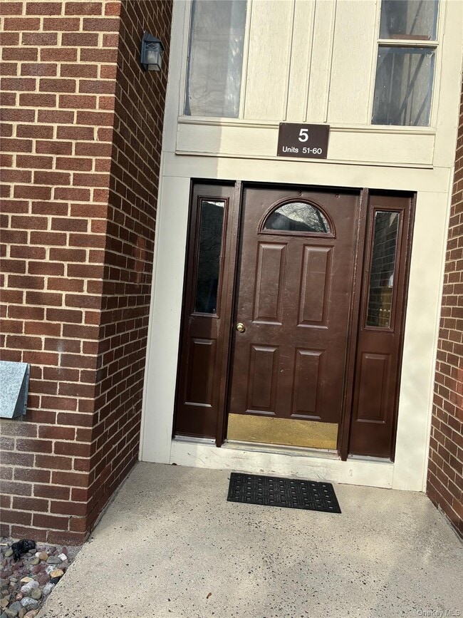 Building Photo - 55 Country Club Ln