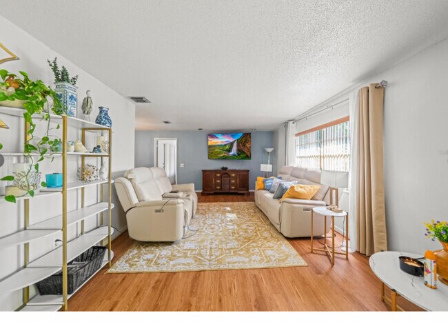 Building Photo - 514 Spring Oaks Blvd
